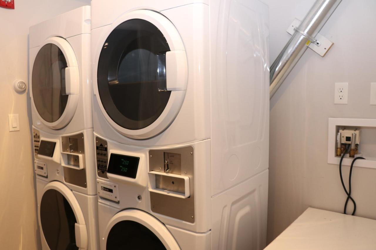A Stylish Stay W/ A Queen Bed, Heated Floors.. #37 Brookline Exteriér fotografie