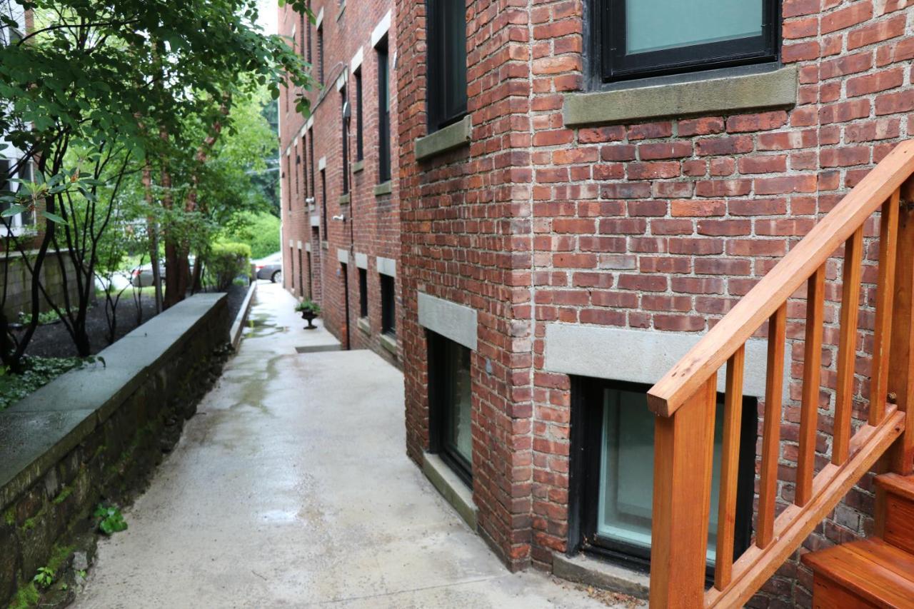 A Stylish Stay W/ A Queen Bed, Heated Floors.. #37 Brookline Exteriér fotografie